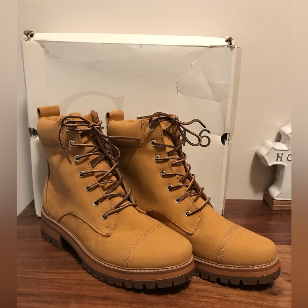 Est 1946 lace up boots size 11